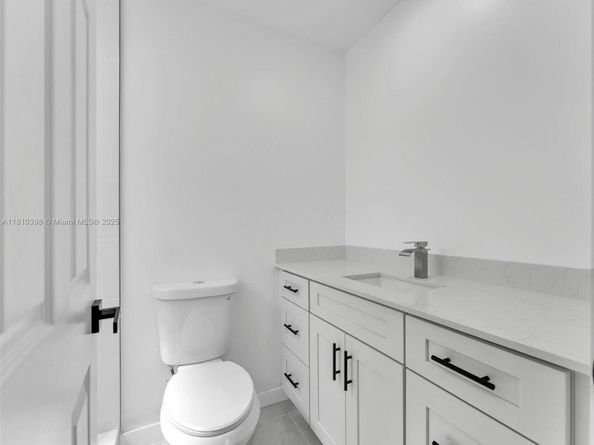 1360 NW 59th St, Miami FL 33142