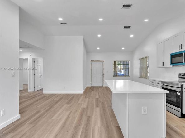 1360 NW 59th St, Miami FL 33142
