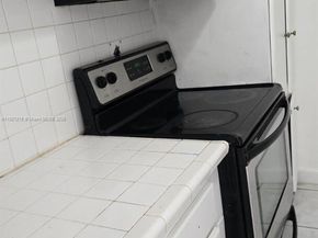 1885 NE 121st St 17, North Miami FL 33181