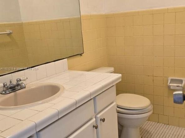 1885 NE 121st St 17, North Miami FL 33181