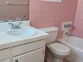 1885 NE 121st St 17, North Miami FL 33181