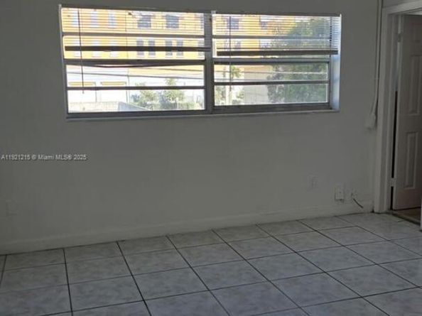 1885 NE 121st St 17, North Miami FL 33181