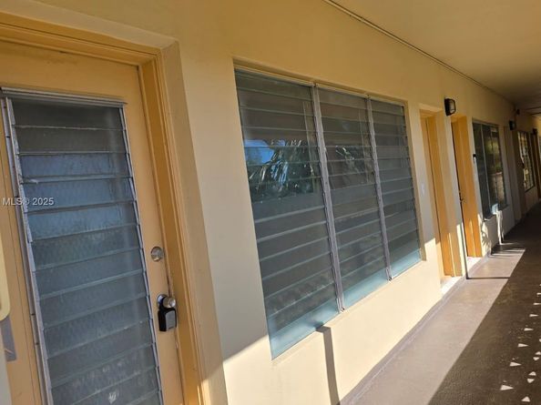 1885 NE 121st St 17, North Miami FL 33181