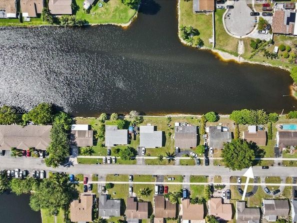 7307 SW 8th St, North Lauderdale FL 33068
