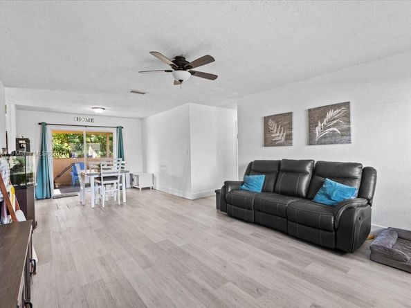 7307 SW 8th St, North Lauderdale FL 33068