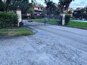 430 Commodore Dr 104, Plantation FL 33325