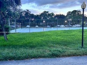 430 Commodore Dr 104, Plantation FL 33325