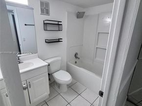 430 Commodore Dr 104, Plantation FL 33325