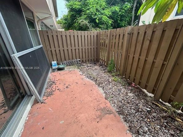 865 NW 80th Ter 6, Plantation FL 33324