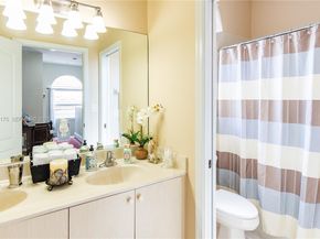 1128 NE 39th Ave, Homestead FL 33033