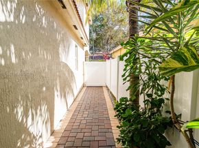 1128 NE 39th Ave, Homestead FL 33033