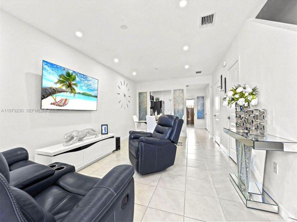 492 NE 4th Ln, Florida City FL 33034