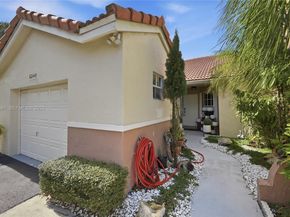 8249 NW 70th St, Tamarac FL 33321