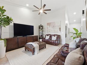 8249 NW 70th St, Tamarac FL 33321