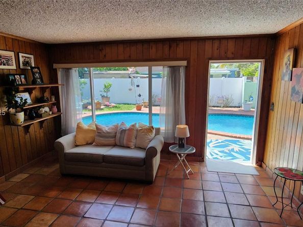 6670 Perry St, Hollywood FL 33024