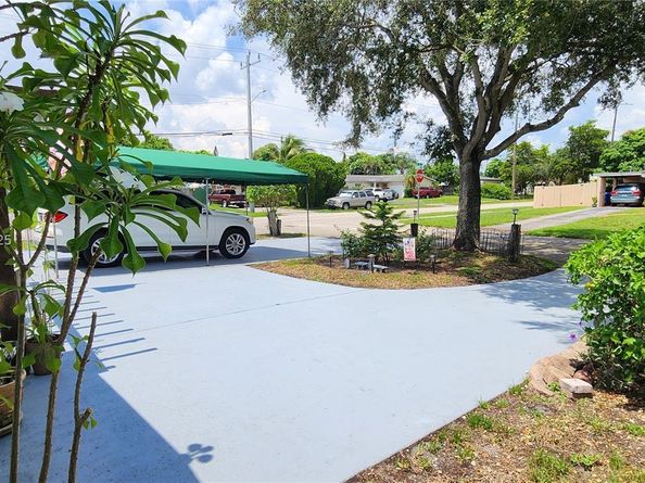 6670 Perry St, Hollywood FL 33024
