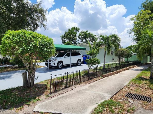 6670 Perry St, Hollywood FL 33024