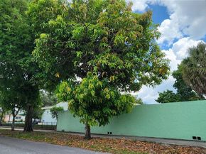 6670 Perry St, Hollywood FL 33024