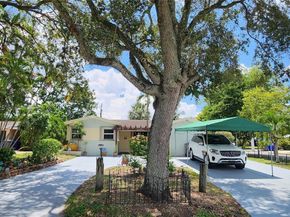 6670 Perry St, Hollywood FL 33024