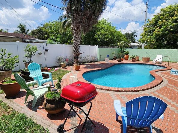 6670 Perry St, Hollywood FL 33024