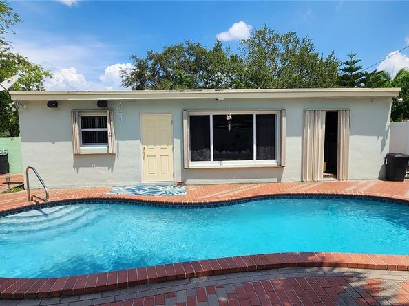 6670 Perry St, Hollywood FL 33024