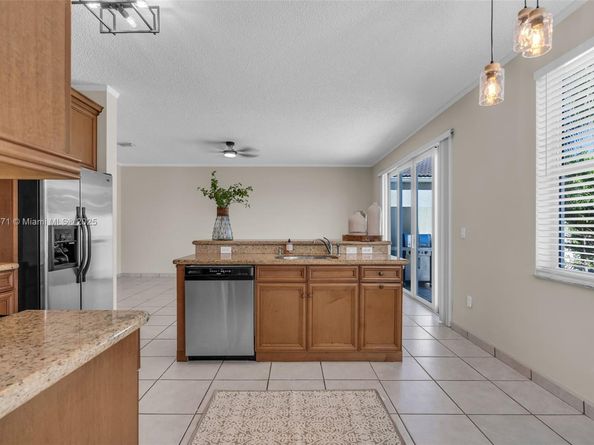 1249 NW 159TH Ave, Pembroke Pines FL 33028