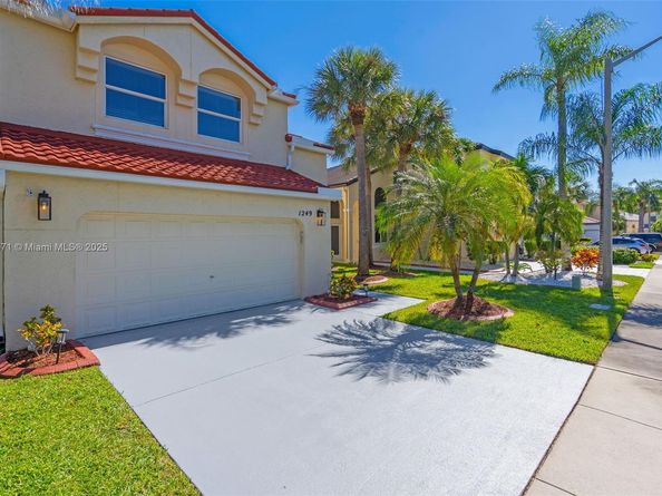 1249 NW 159TH Ave, Pembroke Pines FL 33028