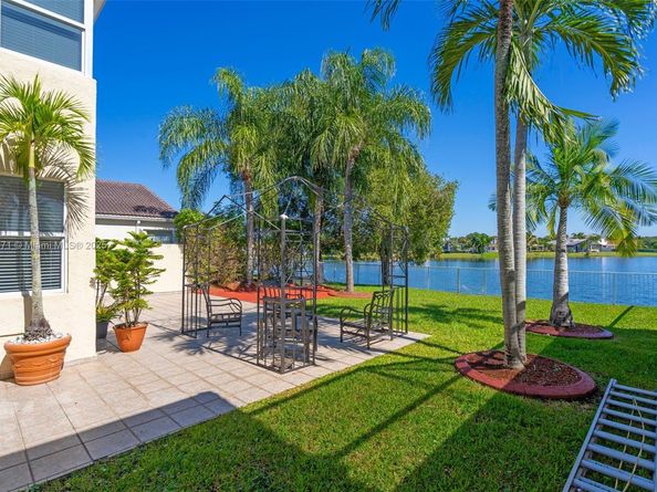 1249 NW 159TH Ave, Pembroke Pines FL 33028