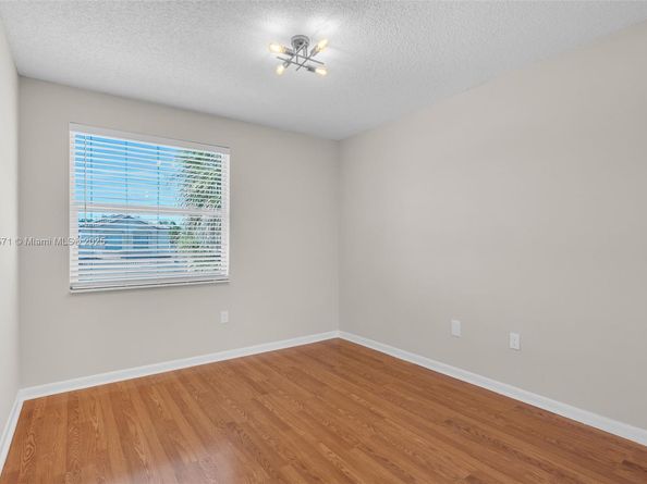 1249 NW 159TH Ave, Pembroke Pines FL 33028