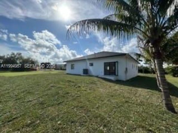 1468 NW 100th St, Miami FL 33147