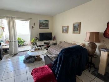 2000 Biarritz Dr