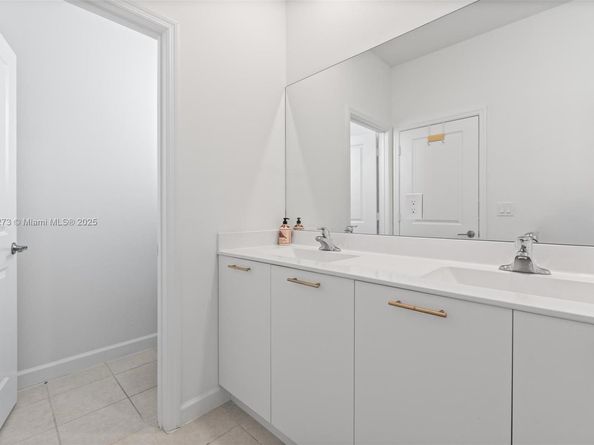2357 NW 130th St, Miami FL 33167