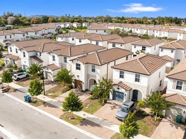 2357 NW 130th St, Miami FL 33167