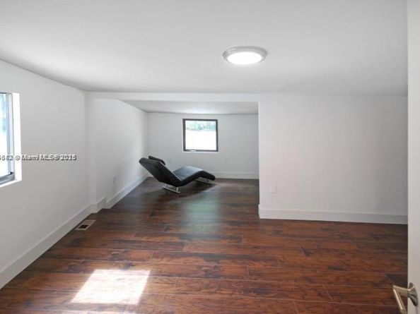 286 NW 57th St, Miami FL 33127