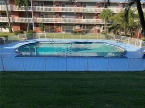 141 NE 10th Ave 17B, Hallandale Beach FL 33009