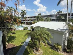 141 NE 10th Ave 17B, Hallandale Beach FL 33009