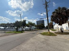 141 NE 10th Ave 17B, Hallandale Beach FL 33009