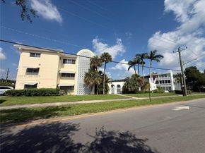 141 NE 10th Ave 17B, Hallandale Beach FL 33009