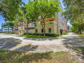 8440 SW 8th St 306A, Miami FL 33144