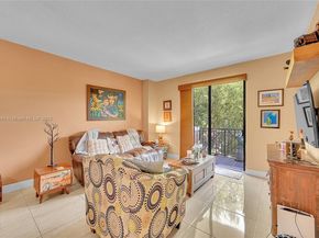 8440 SW 8th St 306A, Miami FL 33144