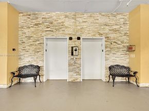 8440 SW 8th St 306A, Miami FL 33144