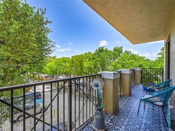 8440 SW 8th St 306A, Miami FL 33144