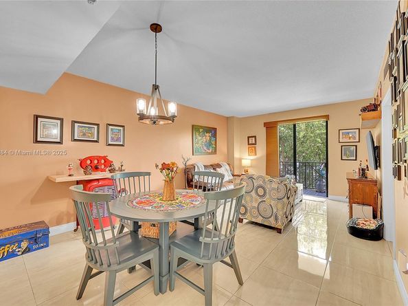 8440 SW 8th St 306A, Miami FL 33144
