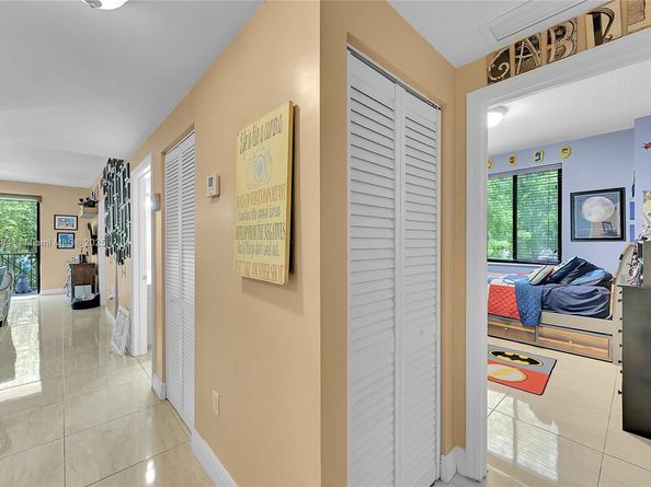 8440 SW 8th St 306A, Miami FL 33144
