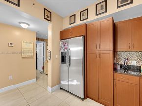 8440 SW 8th St 306A, Miami FL 33144