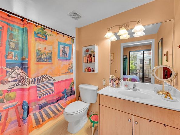 8440 SW 8th St 306A, Miami FL 33144