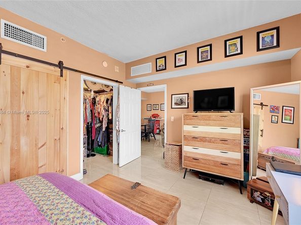 8440 SW 8th St 306A, Miami FL 33144