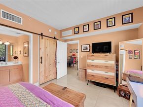 8440 SW 8th St 306A, Miami FL 33144