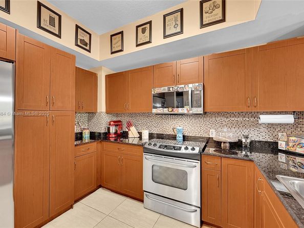 8440 SW 8th St 306A, Miami FL 33144