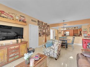 8440 SW 8th St 306A, Miami FL 33144